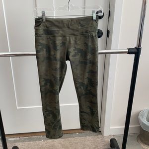 Lululemon yoga pants